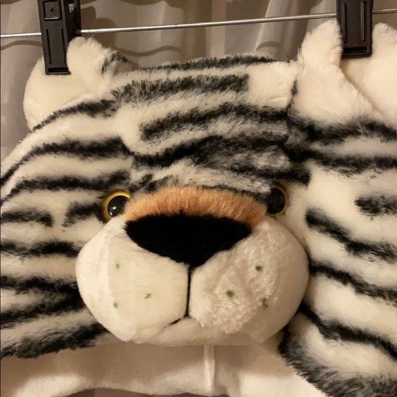 White Tiger Winter Hat - Picture 2 of 4